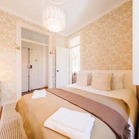 Townhouse Center Near